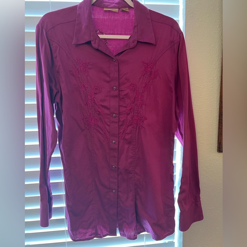 Wrangler vintage Gus is pink Pearl snap long sleeved women’s shirt